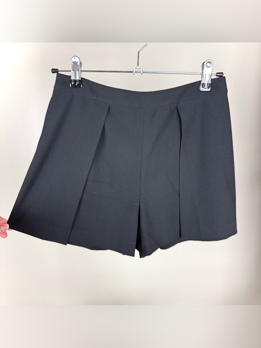 Alice + Olivia Black Pleated Mini Shorts 0